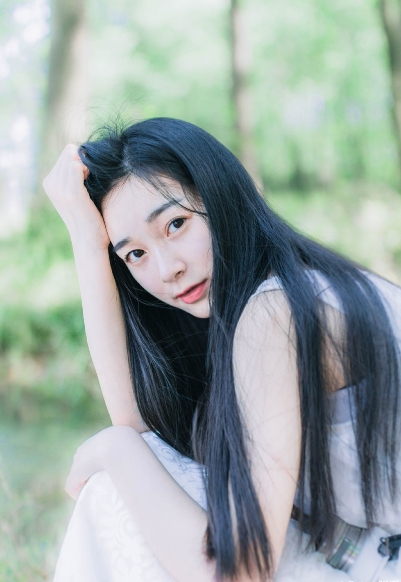 “备马，我要立刻回阆中！”刘璝面色阴沉的挥了挥手，示意管家下去，并未自己备马。
